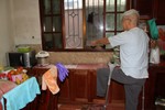 Dân đón Tết trong nhà hư hỏng, Chủ tịch phường Dịch Vọng có suy nghĩ gì không?