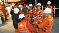 Cứu ngư dân gặp nạn trên vùng biển Tây Bắc quần đảo Hoàng Sa ảnh 2
