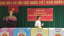 Ông Nguyễn Thiện Nhân kiểm tra các điểm bỏ phiếu tại TP Hồ Chí Minh ảnh 2