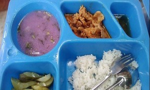 Học sinh Trường Nguyễn Văn Linh chê suất ăn trưa trong căn tin nhà trường