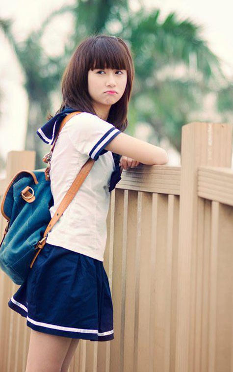 Quỳnh Anh xinh lung linh trong đồng phục của học sinh Nhật