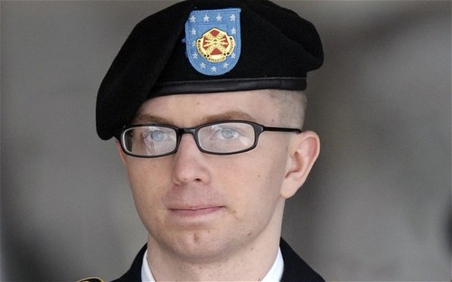 <b>Binh nhì</b> Bradley Manning tại phiên tòa hôm 30/7. - Bradley-Manning