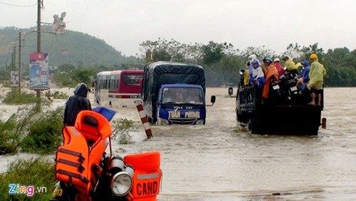 Hỗ trợ khắc phục thiệt hại do mưa lũ năm 2016 (GDVN) - Phó Thủ tướng Vương Đình Huệ vừa có ý kiến chỉ đạo về việc hỗ trợ khắc phục thiệt hại do mưa lũ năm 2016 và phòng ngừa các năm tiếp theo.