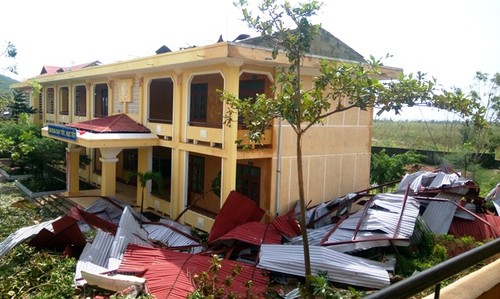 Trường học hoang tàn sau bão số 10