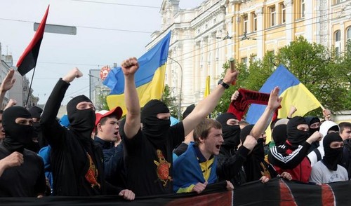 Chuyên gia Nga: Nội chiến Ukraine có thể nổ ra vào ngày 26-27 tháng 5