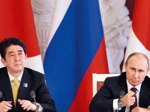 Nhật Bản tuyệt đối không chấp nhận Nga tập trận ở đảo tranh chấp - Shinzo_AbePutin.jpg