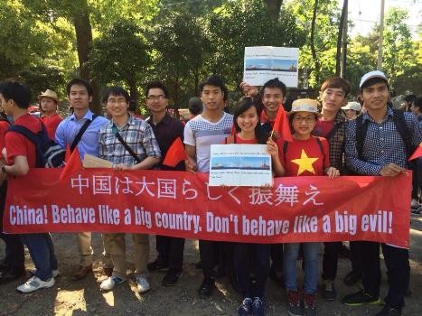 Người Việt tại Nhật Bản xuống đường tuần hành phản đối Trung Quốc