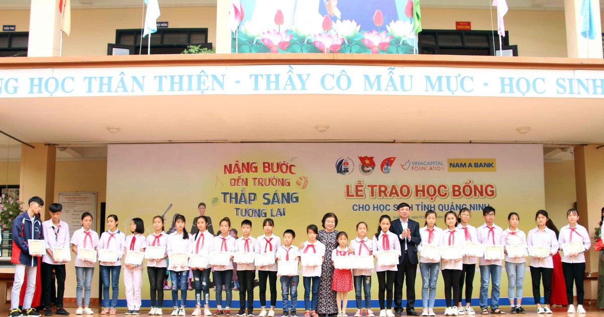 Trao Học Bổng Vừ A Dính Cho 150 Học Sinh Quảng Ninh | Giáo Dục Việt Nam