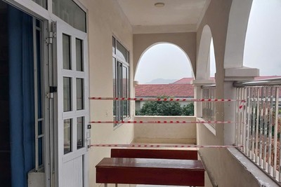 ĐH Vinh thông tin vụ 3 học sinh Trường Thực hành sư phạm bị lan can rơi trúng