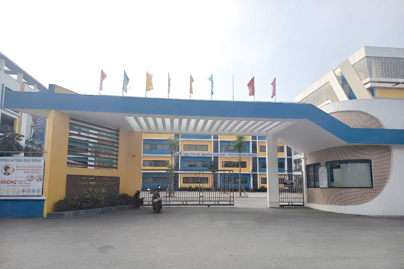Nữ sinh lớp 6 ở Long Biên đi học thêm gặp tai nạn bị thương nặng