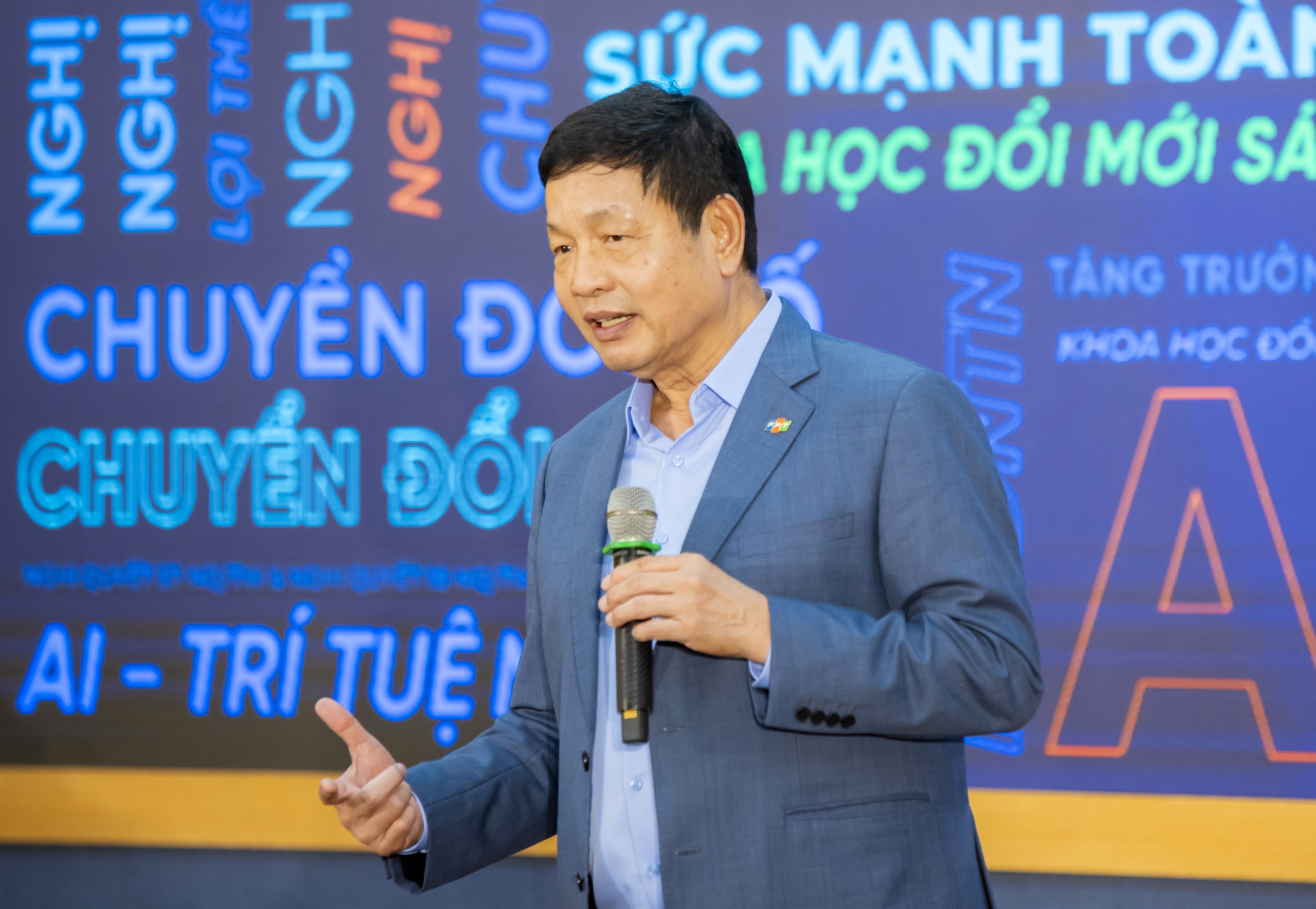 "Nếu không đào tạo được nhân lực AI, chúng ta sẽ đứng ngoài cuộc chơi công nghệ"
