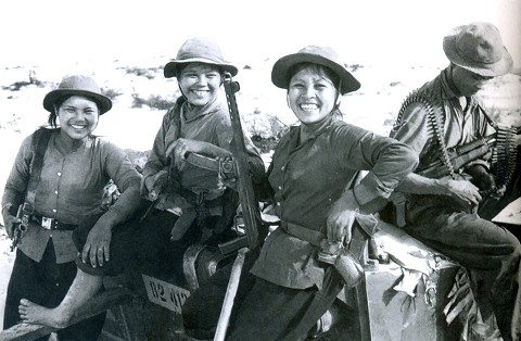 Vẻ đẹp của người lính và phụ nữ Việt Nam qua bộ sưu tập 