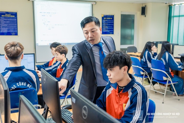 Trường Đại học Công nghiệp Hà Nội bắt đầu tuyển sinh đại học chính quy ngành An toàn thông tin từ năm 2024. Ảnh minh họa: NTCC. z5372740742722-f46eacbd5c42a6ebcaebad93ab1d6a54-8339.jpg