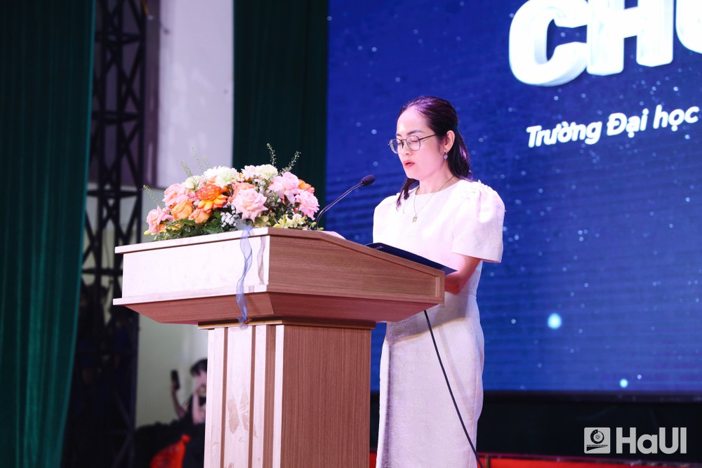 Phó giáo sư, Tiến sĩ Nguyễn Thị Hồng Nga – Hiệu trưởng Trường Kinh tế - Trường Đại học Công nghiệp, Trưởng Ban tổ chức. Ảnh: NTCC. 496126404_122213034686163406_313672199518728042_n.jpg