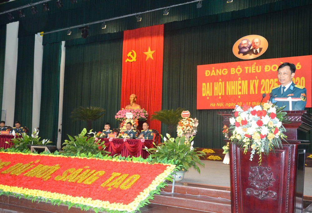 Đại tá Vũ Mạnh Hoàng - Ủy viên Thường vụ Đảng ủy, Phó Chính ủy Học viện phát biểu chỉ đạo Đại hội. z6592733805182_5955630fceb62cb0999a3ba84e3e3a46.jpg