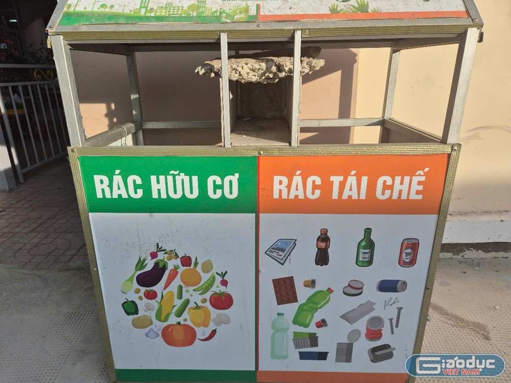 Thùng rác 2 ngăn để học sinh phân loại gdvn-rác.jpg