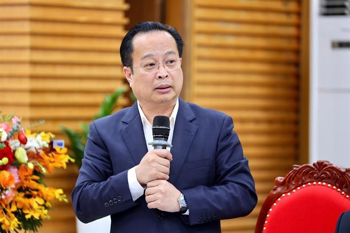 Giám đốc Sở GDĐT Hà Nội Trần Thế Cương trao đổi tại buổi làm việc (ảnh: Bộ GDĐT) 2.jpg