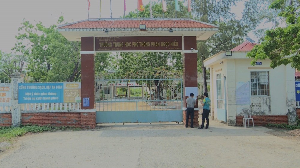 Trường trung học phổ thông Phan Ngọc Hiển, huyện Năm Căn, tỉnh Cà Mau (ảnh minh họa: Trang tin Đảng bộ huyện Năm Căn) PHANNGOCHIENNAMCANWEBHUYEN.jpg