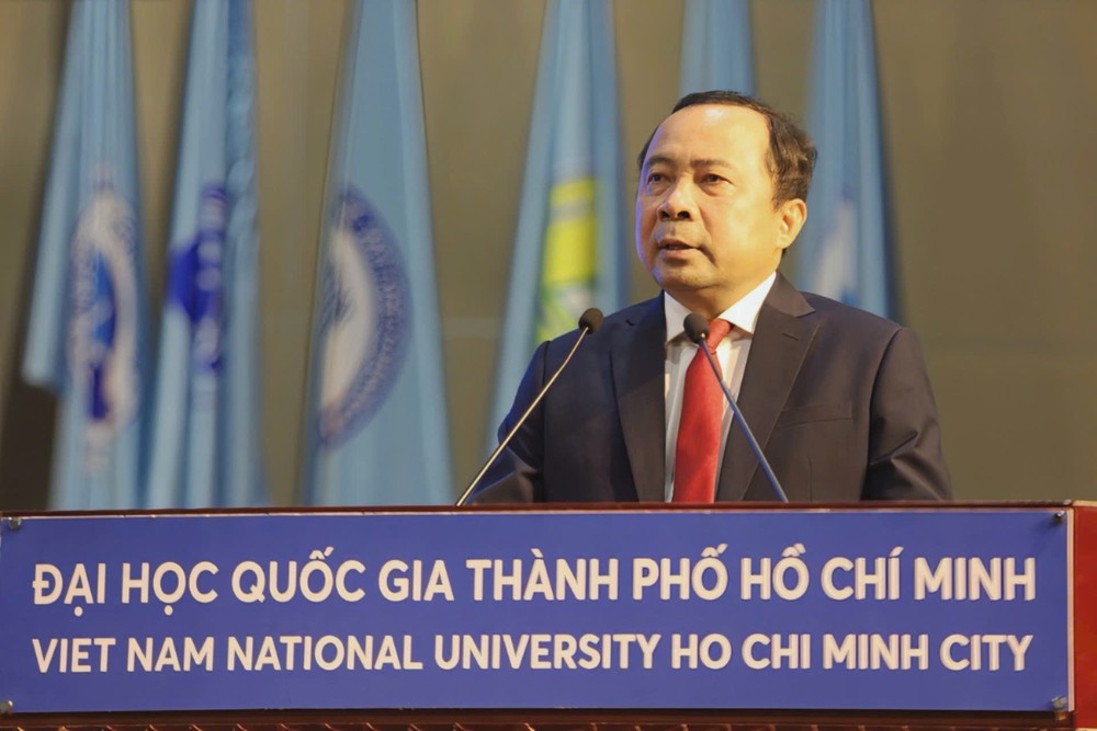 Phó Giáo sư, Tiến sĩ Vũ Hải Quân phát biểu tại hội thảo (ảnh: VNUHCM) VUHAIQUANBandanVNUHCM.jpg