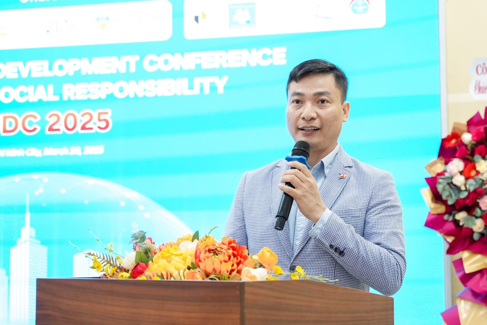 Tiến sĩ Ngô Minh Hải - Phó Hiệu trưởng UEF phát biểu khai mạc hội thảo. (ảnh: UEF) hoithaoluat.jpg