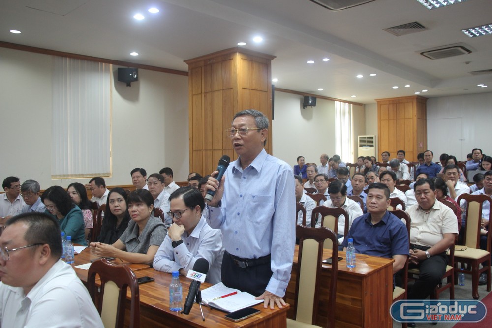 Trưởng phòng Giáo dục và Đào tạo Quận Gò Vấp Trịnh Vĩnh Thanh nêu ý kiến (ảnh: V.D) gdvn_Thanhhocthem.jpg