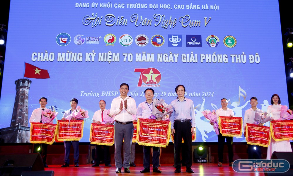 Trường Đại học Sư phạm Hà Nội 2 giành giải Nhất toàn đoàn. GDVN_giai 1.jpg