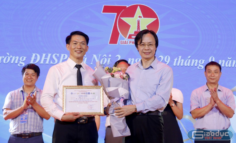 Giải Tiết mục trình diễn múa hay nhất thuộc về Học viện Y dược học cổ truyền Việt Nam. GDVN_giải y.jpg