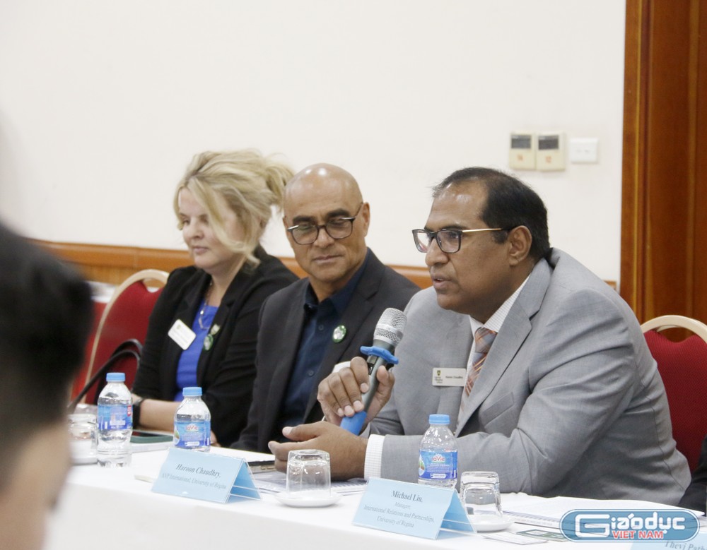 Tiến sĩ Haroon Chaudhry - Hiệu phó phụ trách mảng quan hệ quốc tế, Đại học Regina. GDVN_nói.jpg