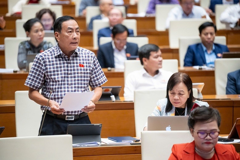 Đại biểu Quốc hội Phạm Văn Hòa - Đoàn đại biểu Quốc hội tỉnh Đồng Tháp. Ảnh: media.quochoi.vn. PVHOA - THI TRUONG BAT DONG SAN & NHA O XH.jpg