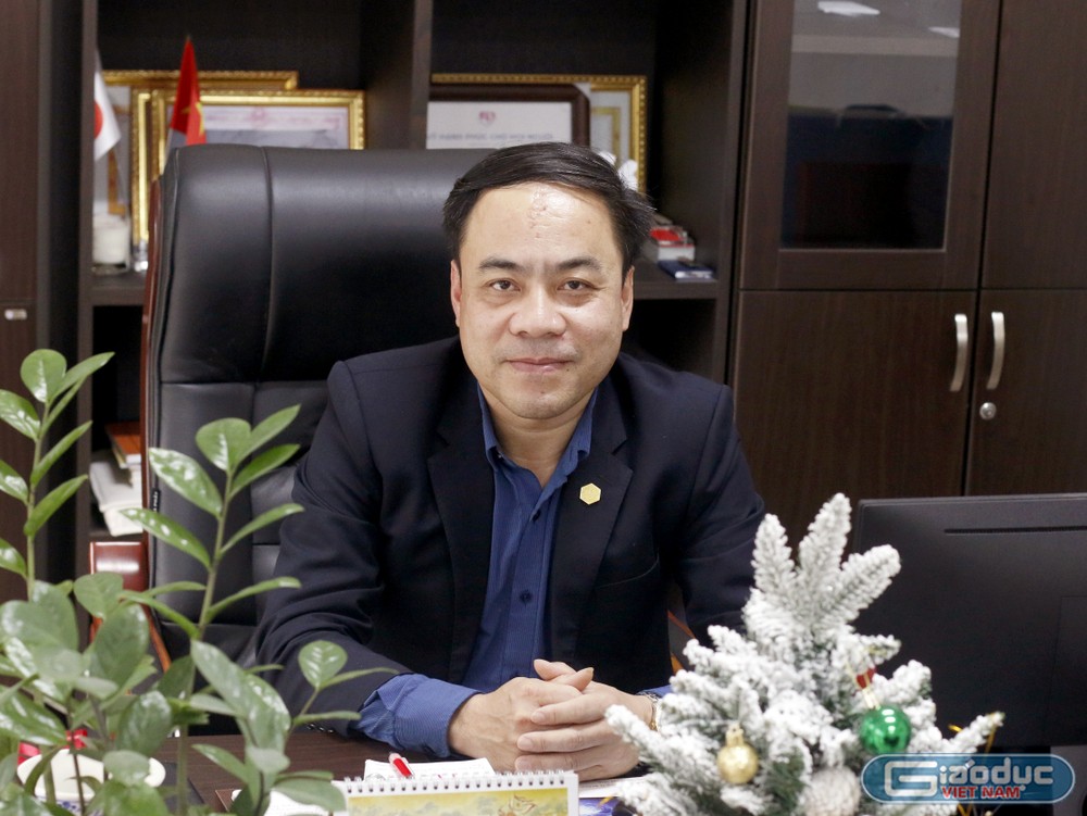 Thầy Nguyễn Anh Tuấn - Hiệu trưởng Trường Trung học cơ sở và Trung học phổ thông Lê Quý Đôn (Nam Từ Liêm, Hà Nội). Ảnh: Mộc Trà. GDVN_thầy Tuấn.jpg