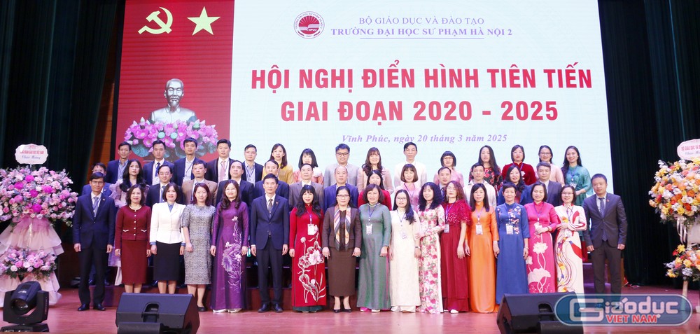 GDVN_tập thể chụp.jpg
