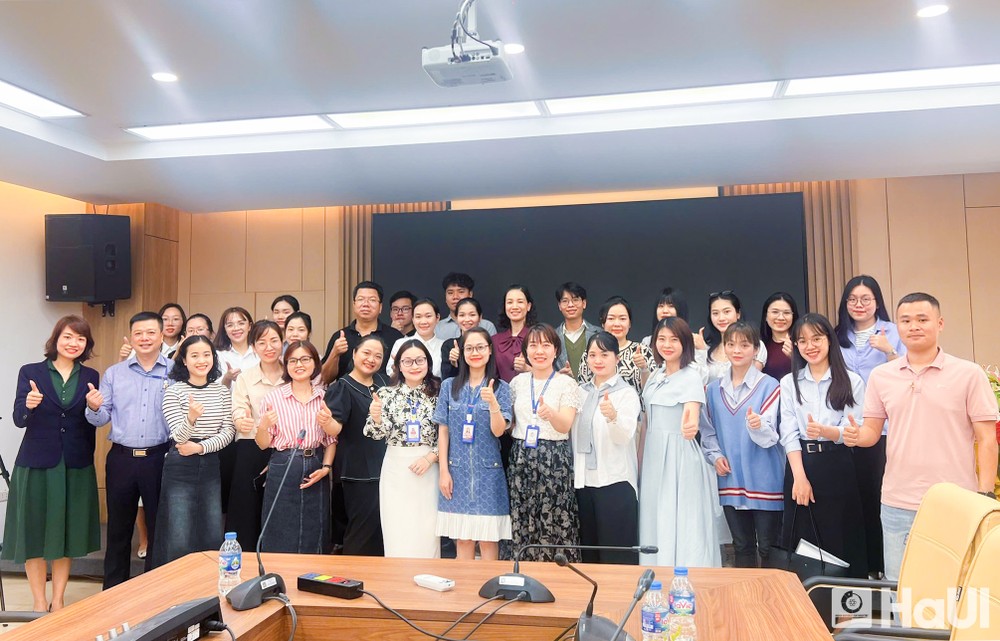 Đội ngũ giảng viên luôn đồng hành cùng học viên. Ảnh: NTCC. 3.jpg