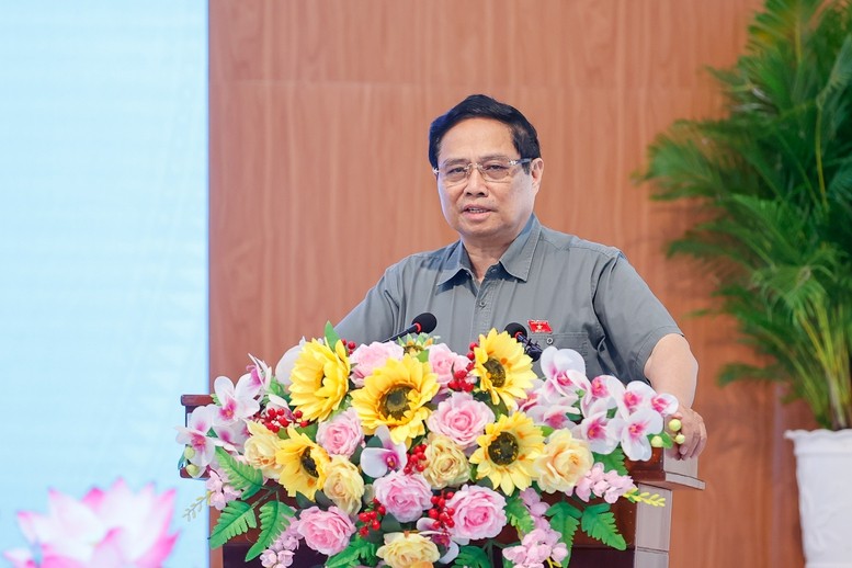 Thủ tướng ghi nhận, đánh giá cao và chúc mừng kết quả đạt được của Đảng bộ, chính quyền, quân và dân Cần Thơ trong thời gian qua. Ảnh: VGP/Nhật Bắc Thủ tướng ghi nhận, đánh giá cao và chúc mừng kết quả đạt được của Đảng bộ, chính quyền, quân và dân Cần Thơ trong thời gian qua. Ảnh: VGP/Nhật Bắc