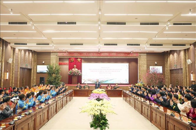 Tổng Bí thư tin tưởng, Hà Nội sẽ hoàn thành và hoàn thành vượt mức các chỉ tiêu, mục tiêu đề ra, mang lại sự phát triển, thịnh vượng, giàu mạnh, ổn định để người dân được thụ hưởng, những gì văn minh nhất, những gì tốt đẹp nhất. Ảnh: TTXVN Tổng Bí thư tin tưởng, Hà Nội sẽ hoàn thành và hoàn thành vượt mức các chỉ tiêu, mục tiêu đề ra, mang lại sự phát triển, thịnh vượng, giàu mạnh, ổn định để người dân được thụ hưởng, những gì văn minh nhất, những gì tốt đẹp nhất. Ảnh: TTXVN