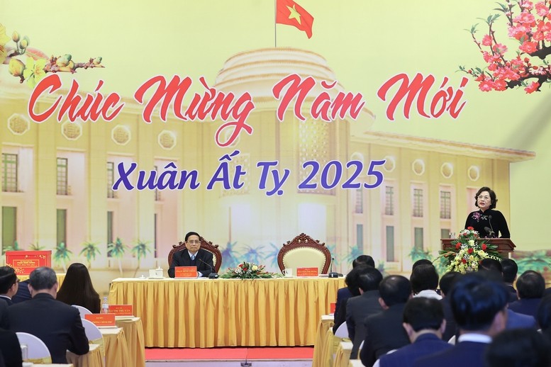 Thống đốc Ngân hàng Nhà nước Nguyễn Thị Hồng phát biểu. Ảnh: VGP/Nhật Bắc Thống đốc Ngân hàng Nhà nước Nguyễn Thị Hồng phát biểu. Ảnh: VGP/Nhật Bắc