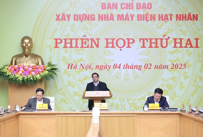 Thủ tướng yêu cầu tại phiên họp thứ hai này, các thành viên Ban Chỉ đạo rà soát lại các công việc đã được giao sau phiên họp thứ nhất, đồng thời thảo luận, góp ý xây dựng kế hoạch cụ thể triển khai xây dựng nhà máy điện hạt nhân. Ảnh: VGP/Nhật Bắc Thủ tướng: Xây dựng nhà máy điện hạt nhân là vấn đề 'quốc gia đại sự'- Ảnh 2.