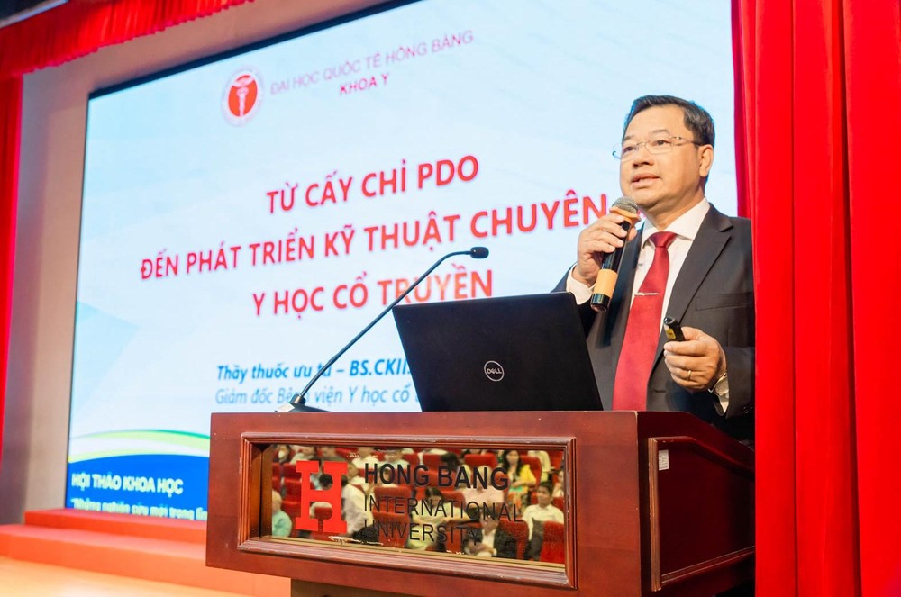 Thầy thuốc ưu tú, Bác sĩ Chuyên khoa II Đỗ Tân Khoa – Giám đốc Bệnh viện Y học cổ truyền Thành phố Hồ Chí Minh chia sẻ tại hội thảo. Thầy thuốc ưu tú, Bác sĩ Chuyên khoa II Đỗ Tân Khoa – Giám đốc Bệnh viện Y học cổ truyền Thành phố Hồ Chí Minh chia sẻ tại hội thảo.