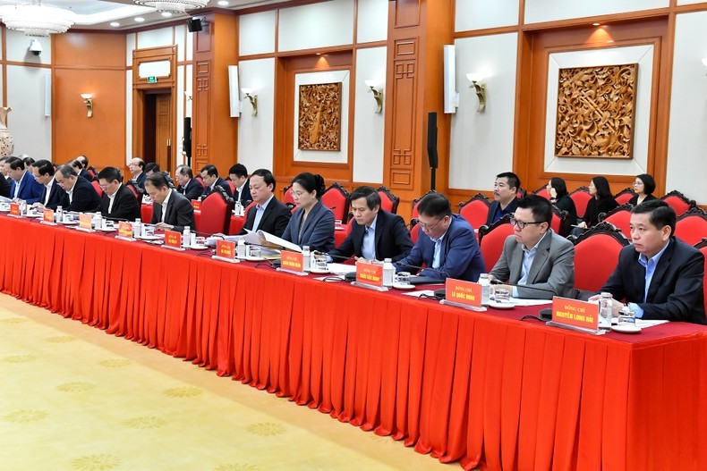Các đồng chí thành viên Tiểu ban Văn kiện tham dự phiên họp. Ảnh: Đăng Khoa Các đồng chí thành viên Tiểu ban Văn kiện tham dự phiên họp. Ảnh: Đăng Khoa