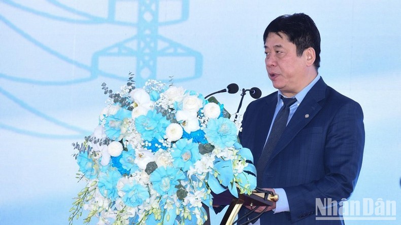 Tổng giám đốc Tập đoàn Điện lực Việt Nam (EVN) Nguyễn Anh Tuấn phát biểu ý kiến tại buổi lễ. (Ảnh: Trần Hải) Tổng giám đốc Tập đoàn Điện lực Việt Nam (EVN) Nguyễn Anh Tuấn phát biểu ý kiến tại buổi lễ. (Ảnh: Trần Hải)