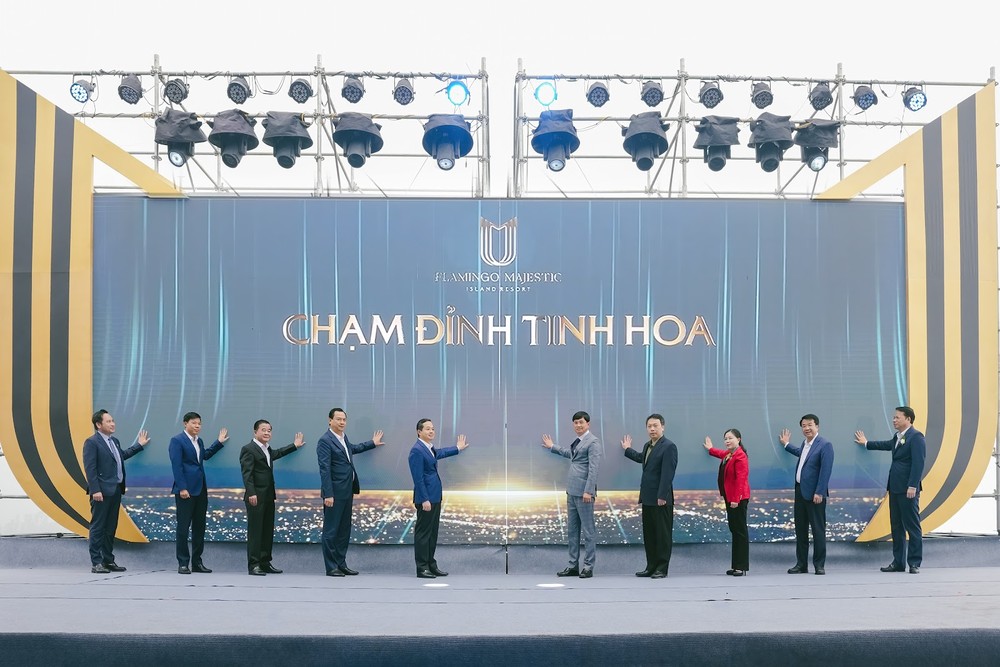 Các đại biểu thực hiện nghi thức khởi công dự án. Các đại biểu thực hiện nghi thức khởi công dự án.