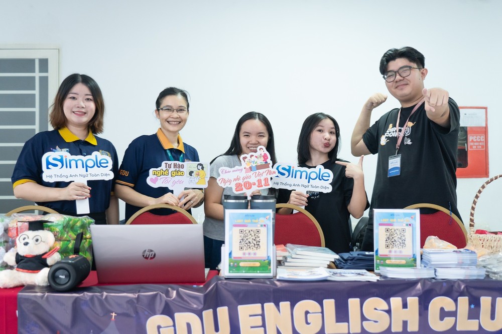 Chị Nguyễn Song Châu được nhiều thầy cô, bạn bè đánh giá cao về tinh thần tích cực tham gia hưởng ứng các hoạt động của khoa, nhà trường. gd3.jpg