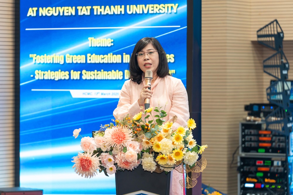 Tiến sĩ Trần Ái Cầm, Hiệu trưởng Trường Đại học Nguyễn Tất Thành, phát biểu khai mạc hội thảo về giáo dục xanh. HÌNH 2 (4).jpg