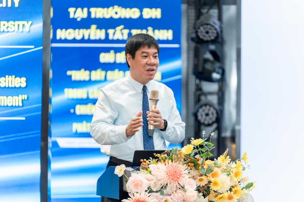 Các chuyên gia đầu ngành trao đổi về giải pháp giáo dục xanh trong bối cảnh tự chủ đại học. HÌNH 3 (1) (1).jpg