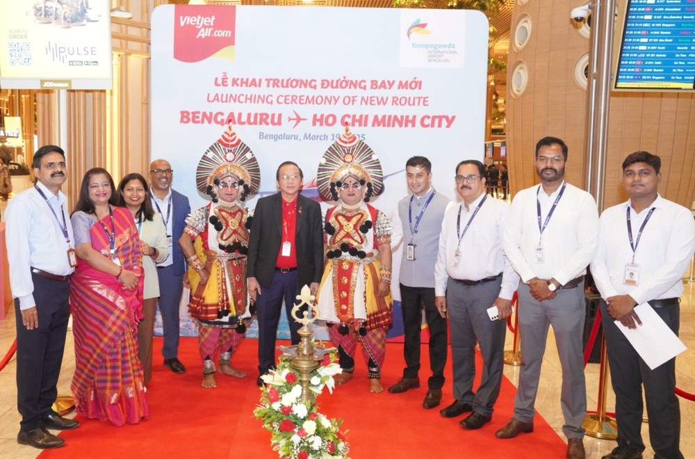 Lãnh đạo các sân bay Bengaluru, Hyderabad dự lễ khai trương và chúc mừng các đường bay mới của Vietjet. A8 (7).jpg