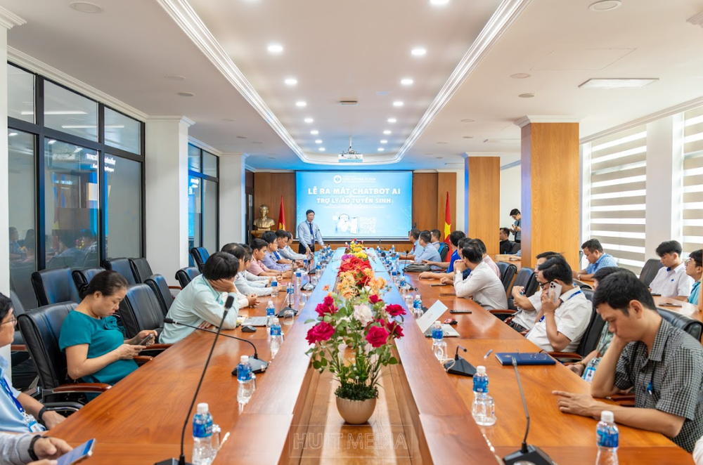 Trường Đại học Công Thương Thành phố Hồ Chí Minh trong buổi ra mắt HUIT Chatbot AI - trợ lý ảo tuyển sinh. Ảnh: NTCC Trường Đại học Công Thương Thành phố Hồ Chí Minh trong buổi ra mắt HUIT Chatbot AI - trợ lý ảo tuyển sinh. Ảnh: NTCC
