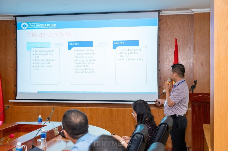 Đại diện nhà trường giới thiệu quá trình phát triển HUIT Chatbot AI. Ảnh: NTCC Đại diện nhà trường giới thiệu quá trình phát triển HUIT Chatbot AI. Ảnh: NTCC