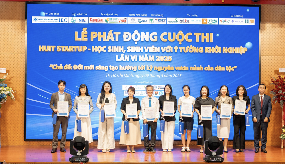 Cuộc thi “HUIT Startup – Học sinh, sinh viên với ý tưởng khởi nghiệp” lần thứ 6 năm 2025 đã chính thức được phát động, với chủ đề “Đổi mới sáng tạo hướng tới kỷ nguyên vươn mình của dân tộc”. Cuộc thi “HUIT Startup – Học sinh, sinh viên với ý tưởng khởi nghiệp” lần thứ 6 năm 2025 đã chính thức được phát động, với chủ đề “Đổi mới sáng tạo hướng tới kỷ nguyên vươn mình của dân tộc”.