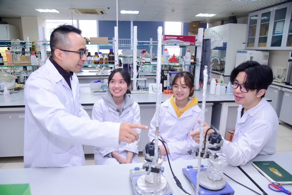 Ảnh minh họa: Sinh viên Trường Đại học Khoa học và Công nghệ Hà Nội (Nguồn: USTH) z4996010882248-2d21907cddfd66af183261e277fbba01-4764.jpg