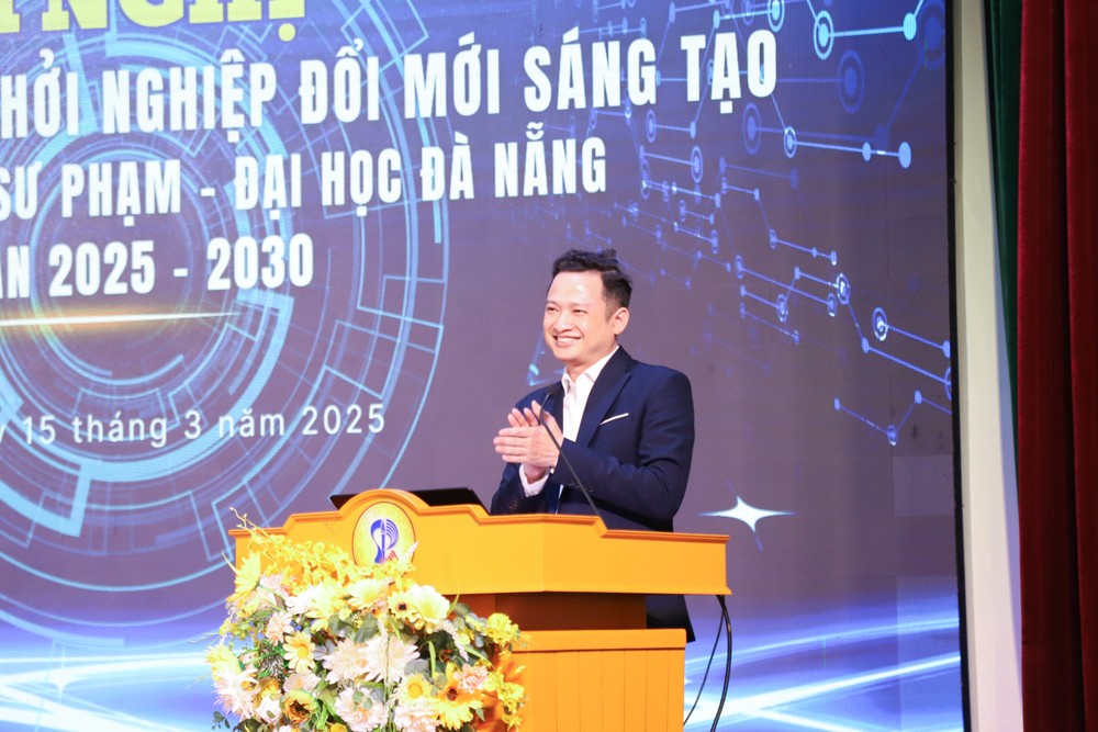 Phó Giáo sư, Tiến sĩ Nguyễn Văn Hiếu – Phó hiệu trưởng Trường Đại học Sư phạm – Đại học Đà Nẵng phát biểu tại sự kiện IMG_3981.jpg