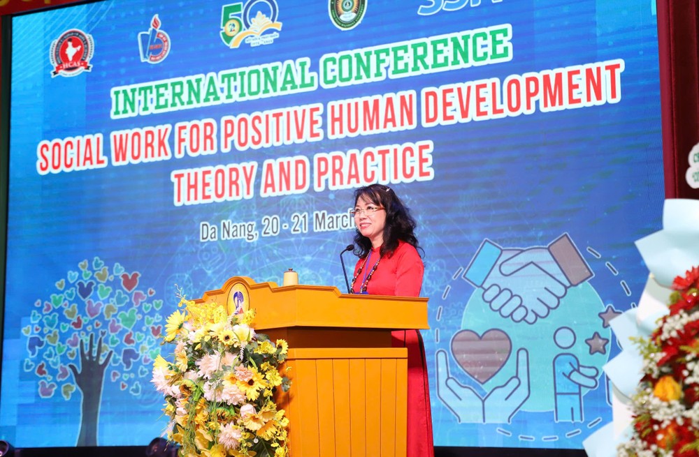Tiến sĩ Nguyễn Thị Hoa Tâm, Phó Giám đốc Phụ trách Trường Đại học Lao động - Xã hội (cơ sở II). 21592ca7c6f376ad2fe2.jpg